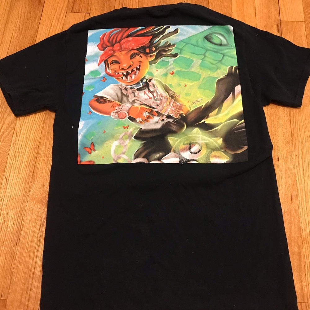 Trippy red tee